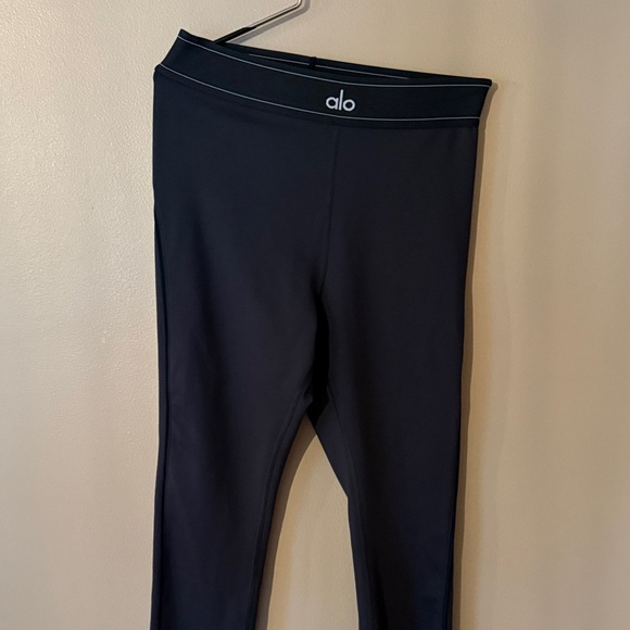 ALO Yoga Pants - ALO Yoga Black Performance Leggings